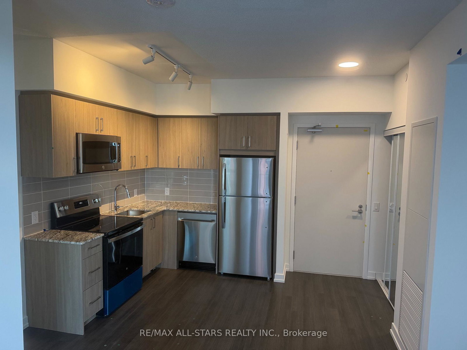 4010-eglinton-avenue-w-toronto-etobicoke-ontario-w13761726