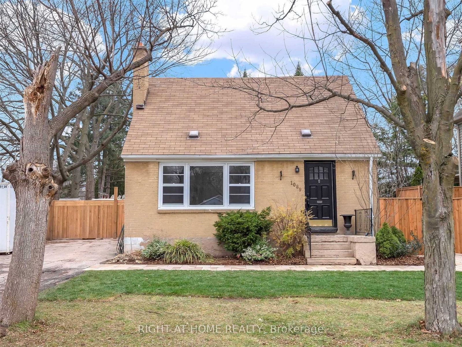 1089-truman-avenue-oakville-ontario-w13762832