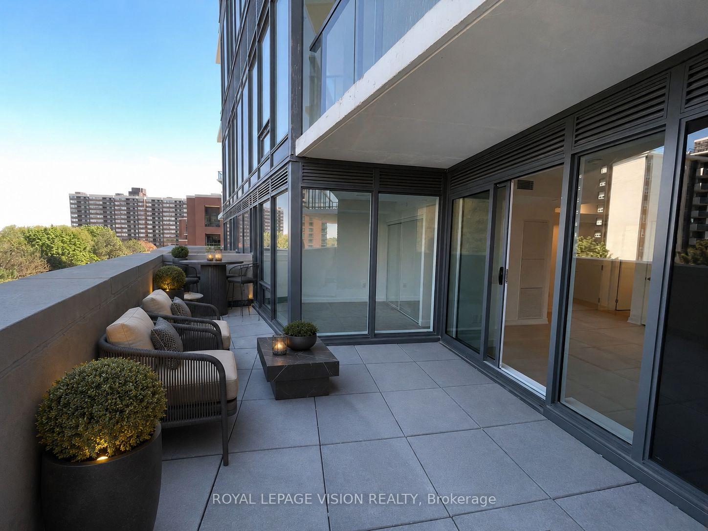 4010-eglinton-avenue-w-toronto-etobicoke-ontario-w13763260