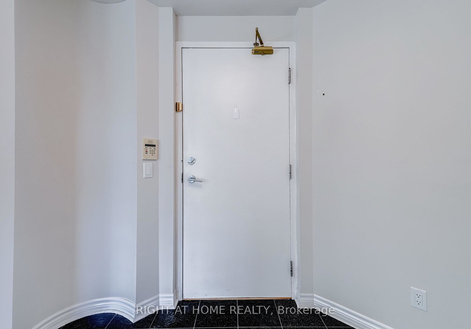 483-faith-avenue-mississauga-ontario-w13764554