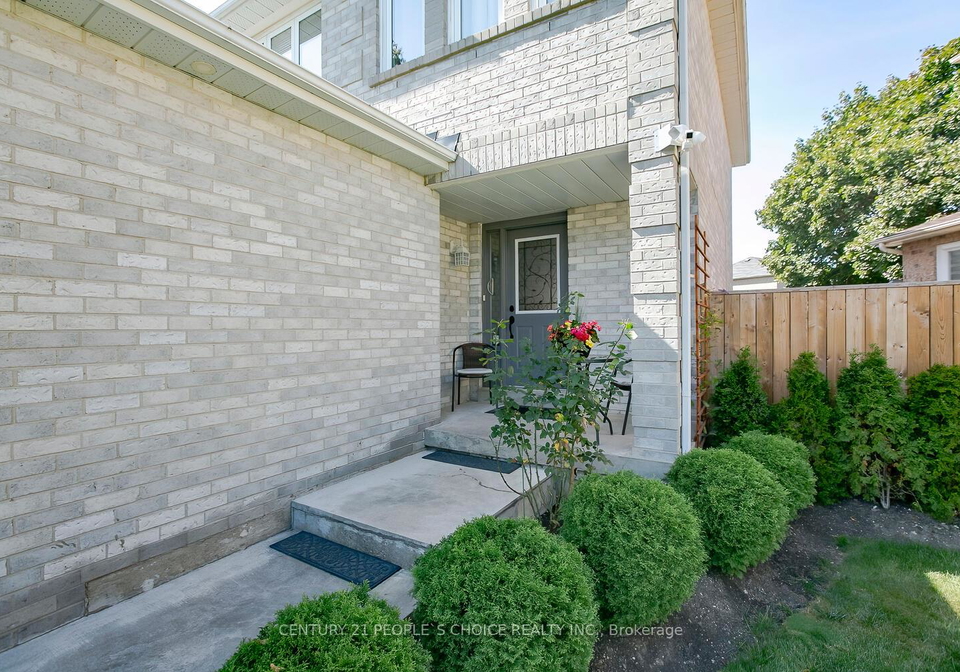 18-hood-crescent-brampton-ontario-w13765612