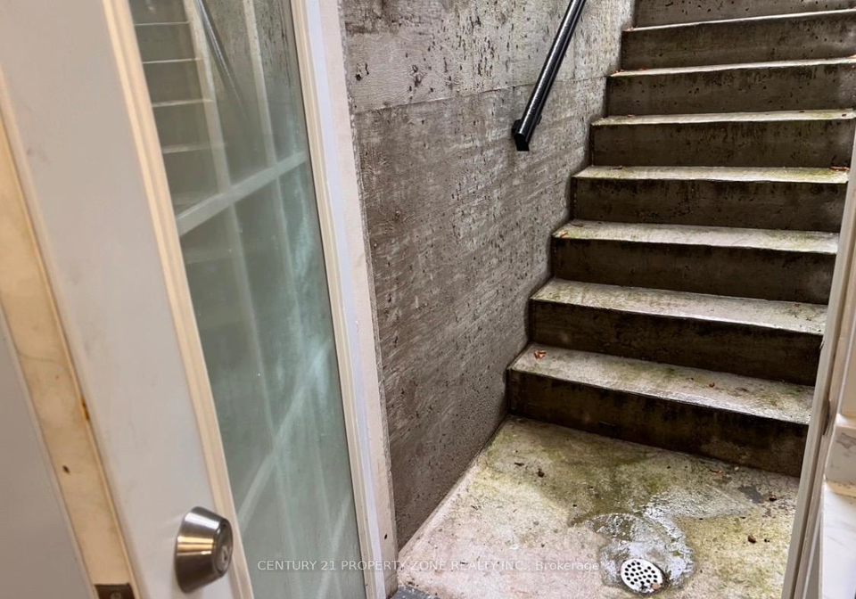 6-roehampton-crescent-w-brampton-ontario-w13766910