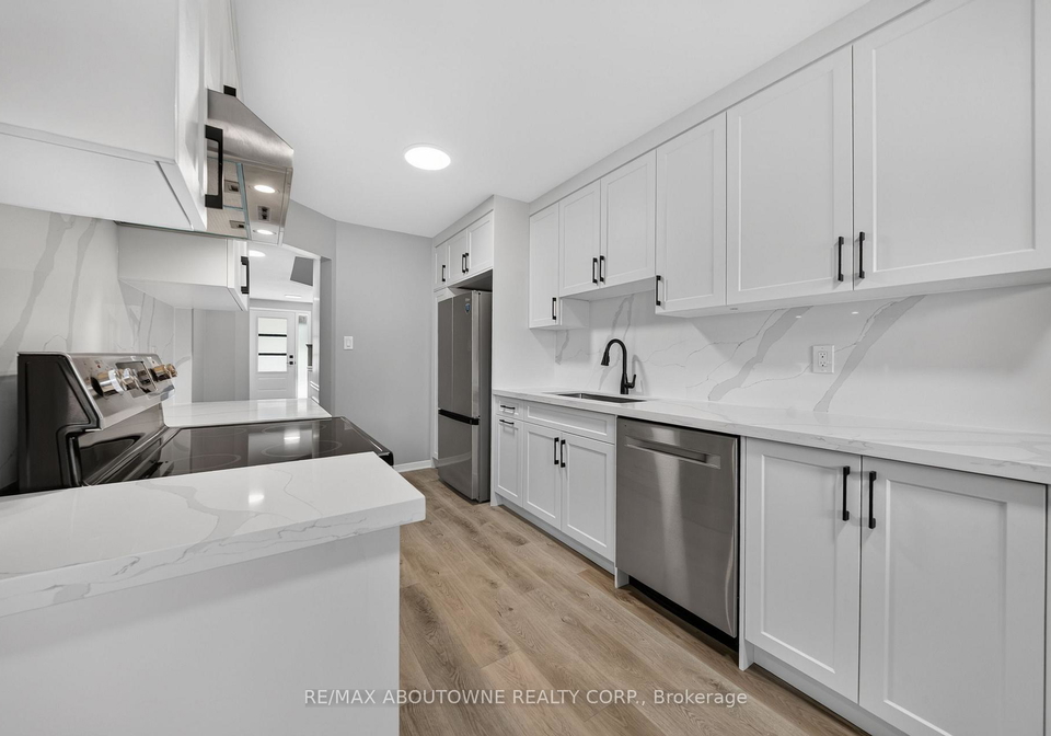 4353-sawmill-valley-drive-mississauga-ontario-w13767142
