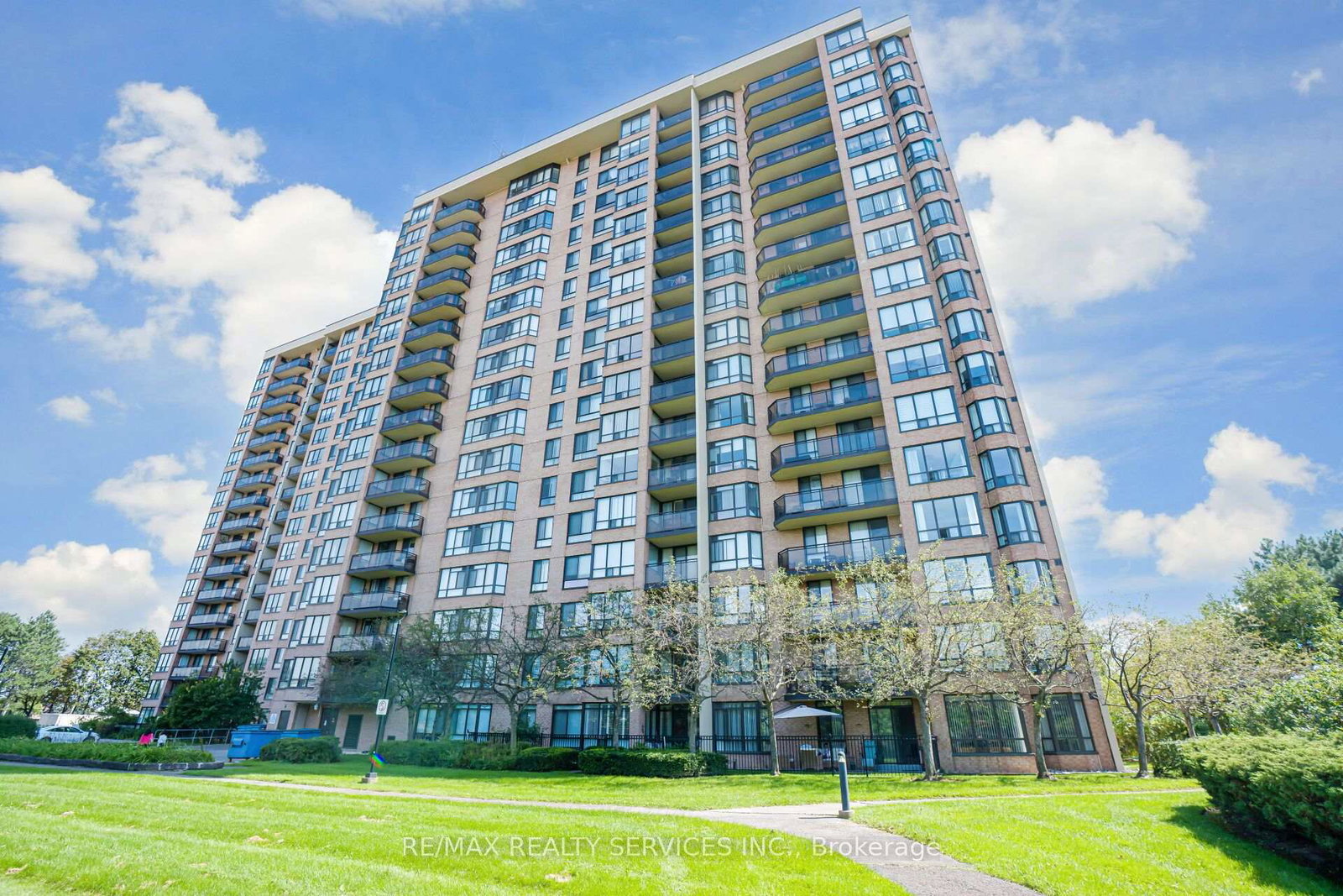 20-cherrytree-drive-brampton-ontario-w13768172