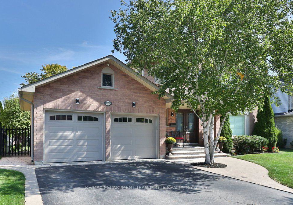 2109-keith-close-burlington-ontario-w13768328