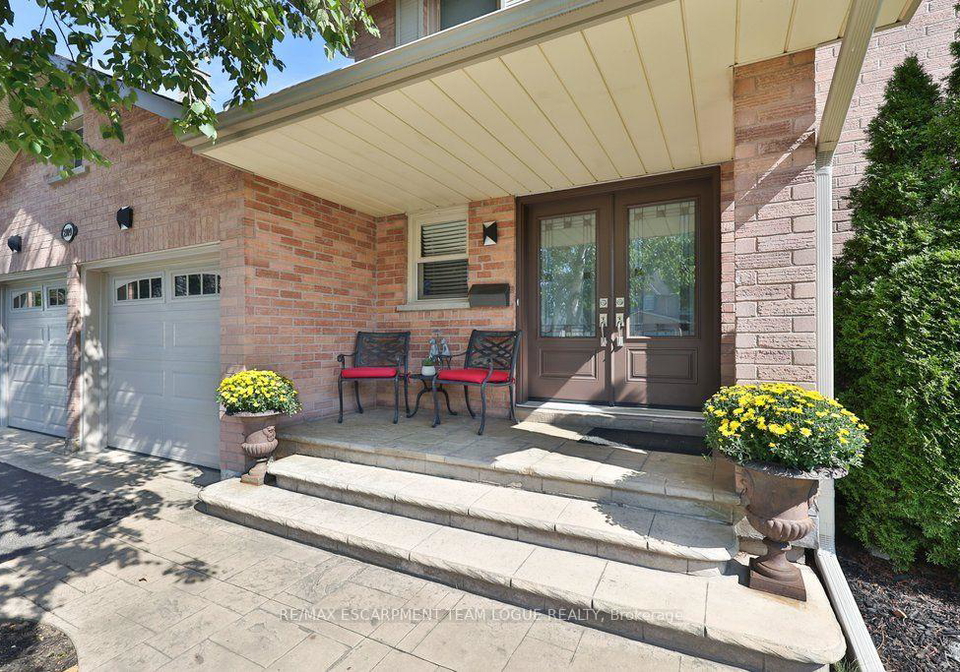 2109-keith-close-burlington-ontario-w13768328