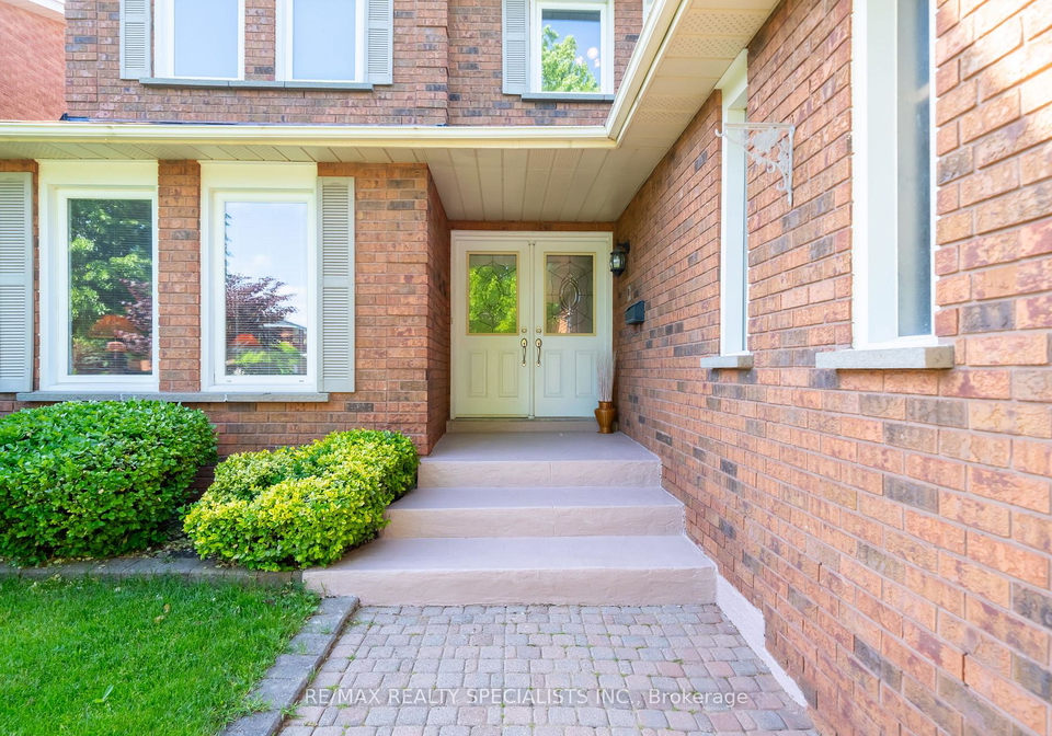 1311-greenridge-circle-oakville-ontario-w13769554