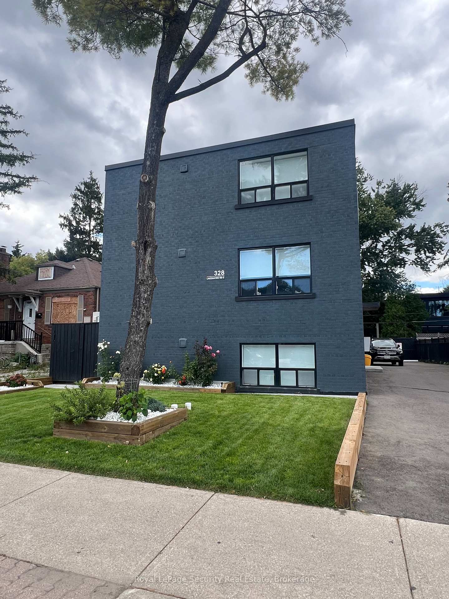 328-lakeshore-road-mississauga-ontario-w13769716