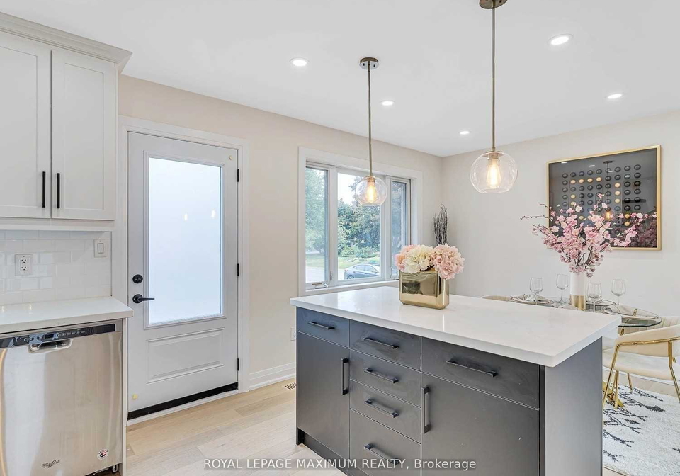 8-lawrence-crescent-brampton-ontario-w13769746