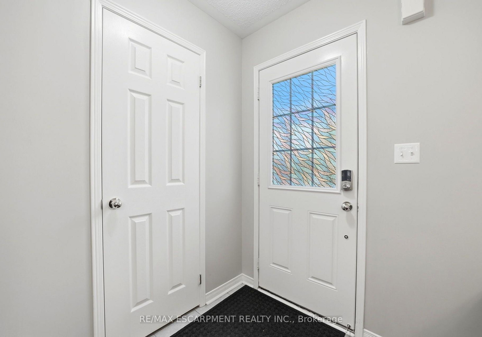 73-ted-wray-circle-toronto-york-ontario-w13770058