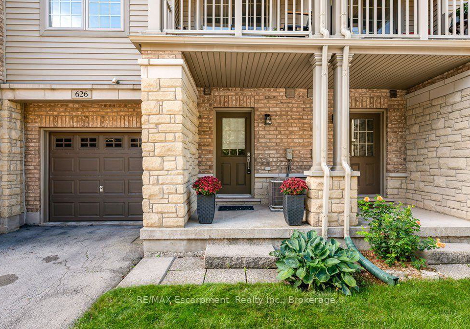 626-hooks-common-burlington-ontario-w13770410