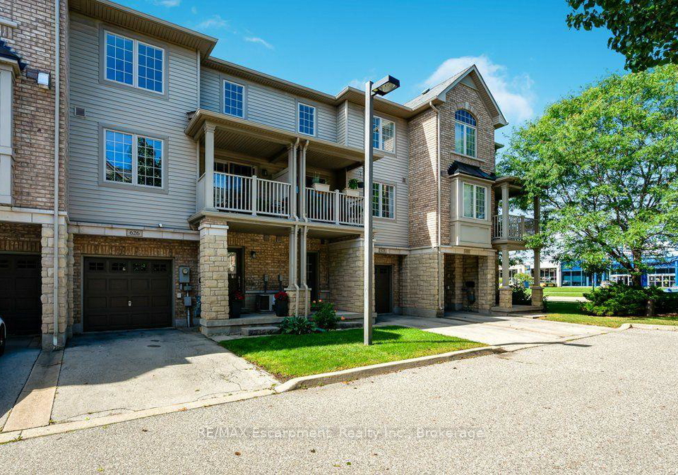 626-hooks-common-burlington-ontario-w13770410