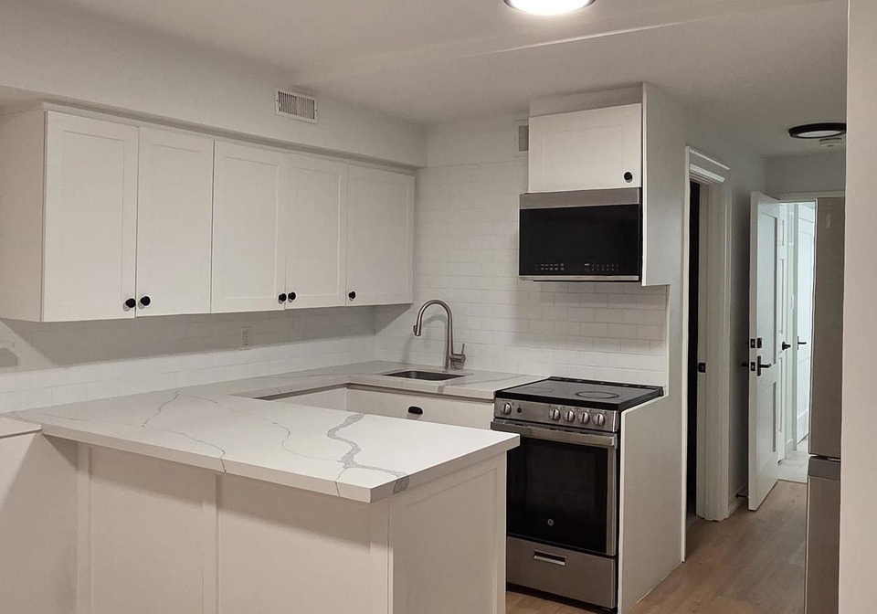 60-fuller-avenue-toronto-toronto-ontario-w13771138