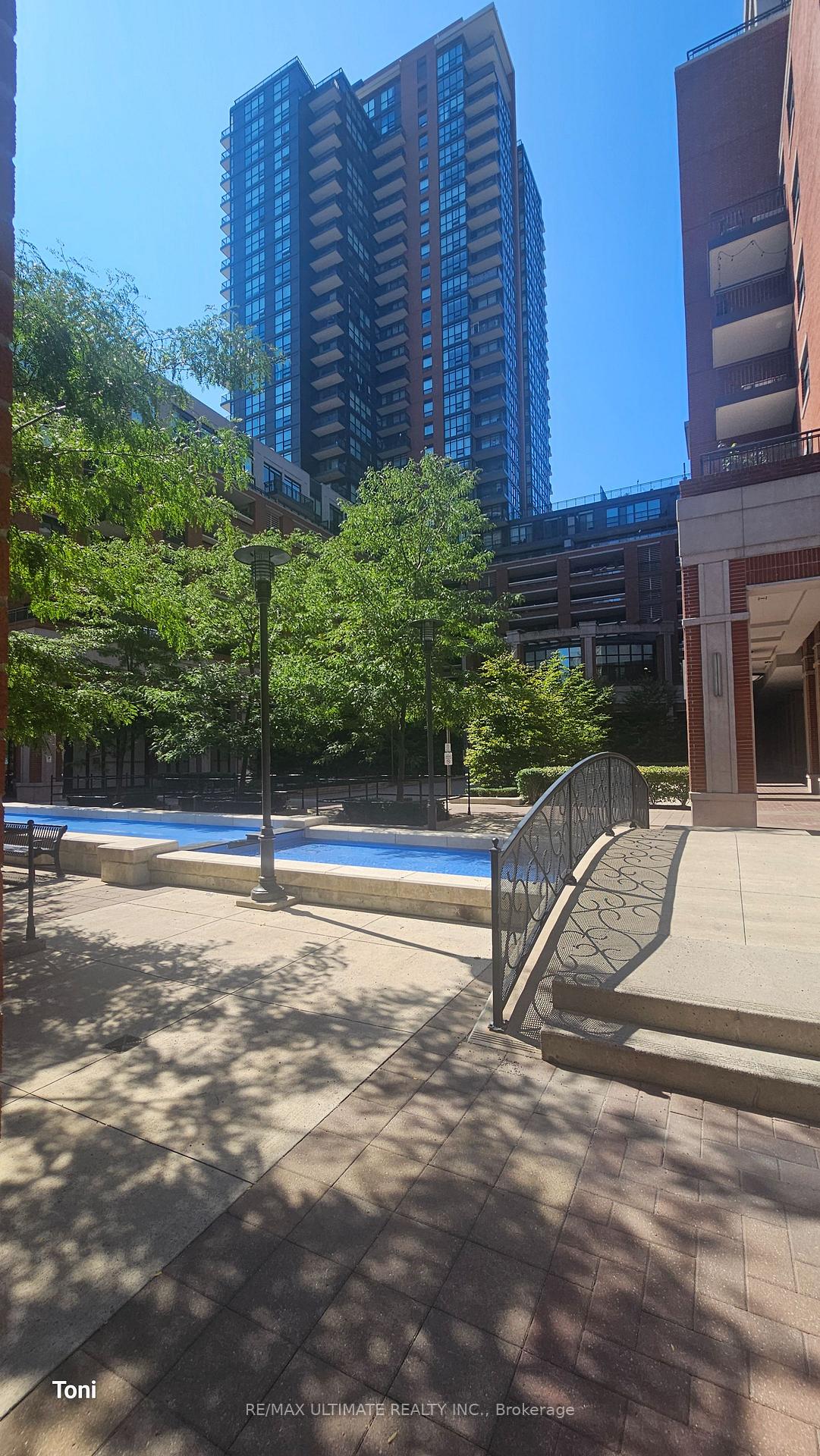 830-lawrence-avenue-w-toronto-north-york-ontario-w13771904