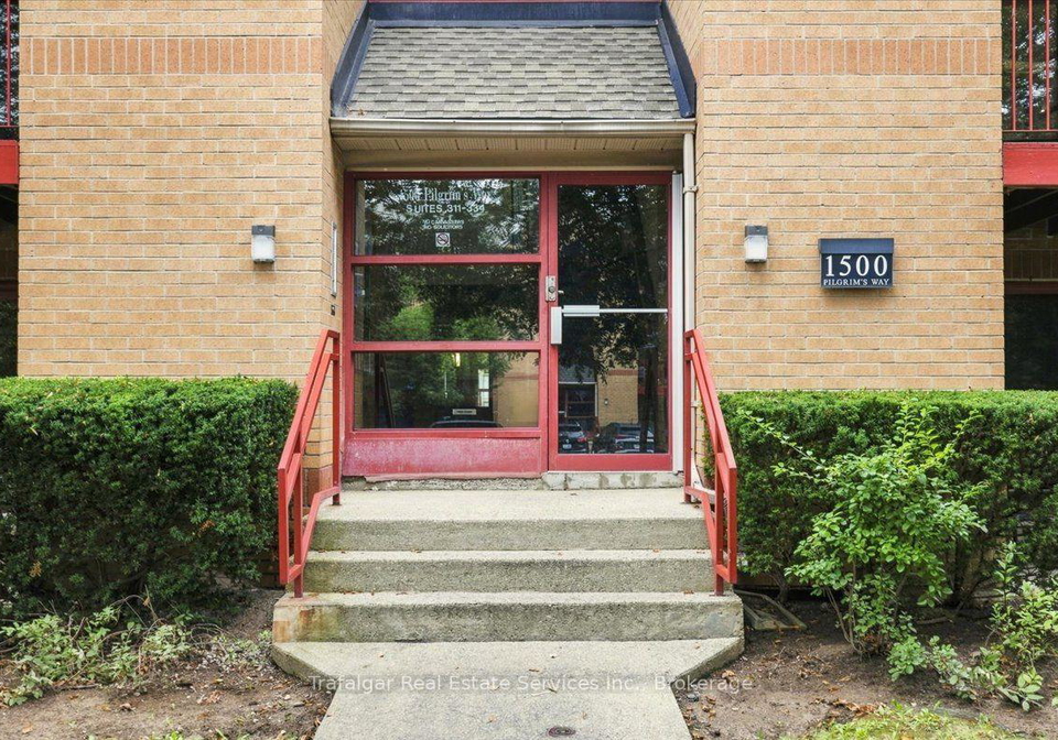 1500-pilgrims-way-oakville-ontario-w13772168
