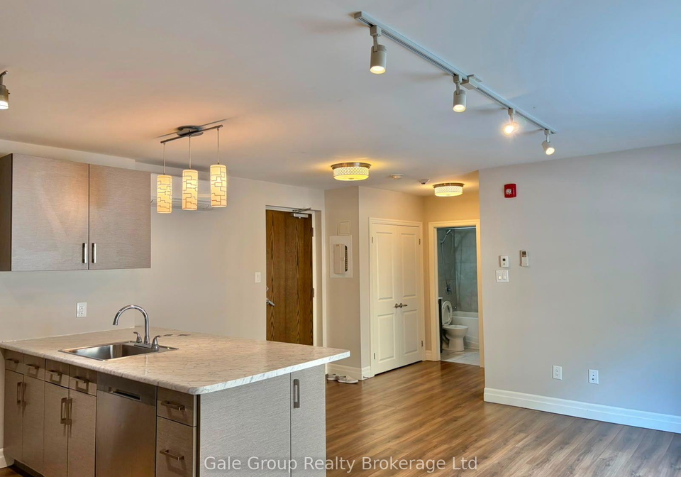 5-paisley-boulevard-e-mississauga-ontario-w13772728