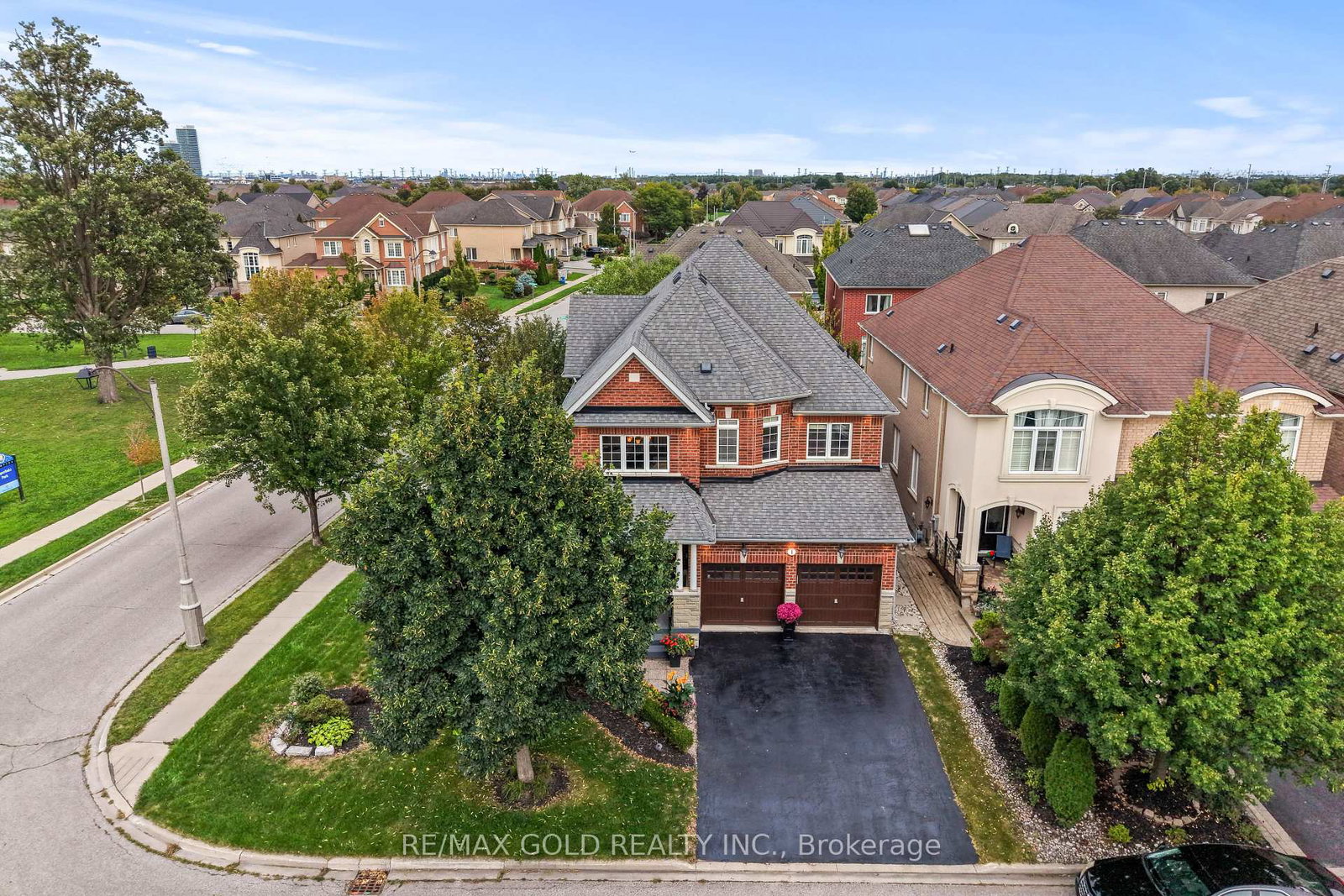 1-daylilly-terrace-brampton-ontario-w13772740