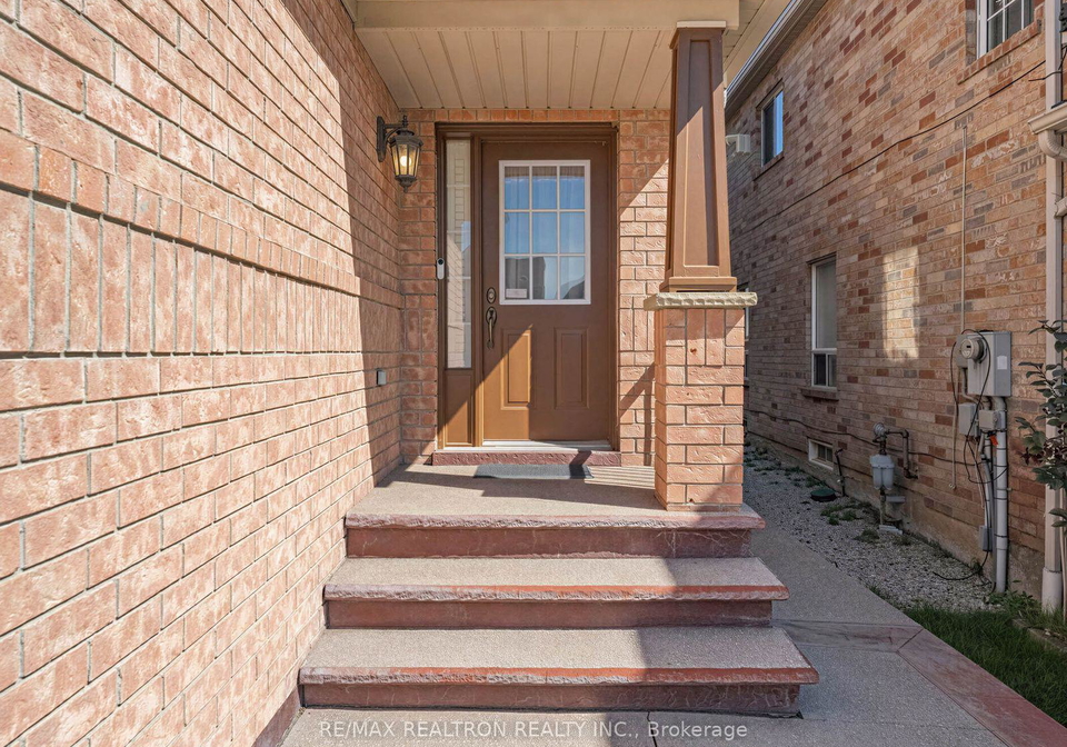 4841-apple-blossom-circle-mississauga-ontario-w13772782