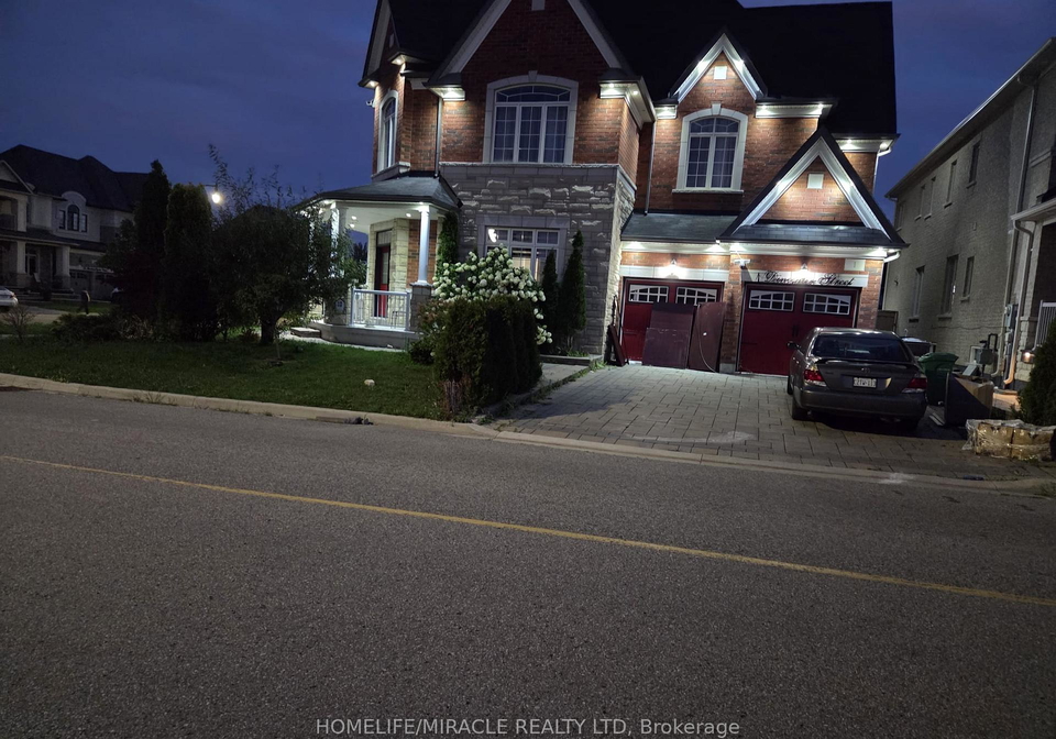 1-dinosaur-street-brampton-ontario-w13772848