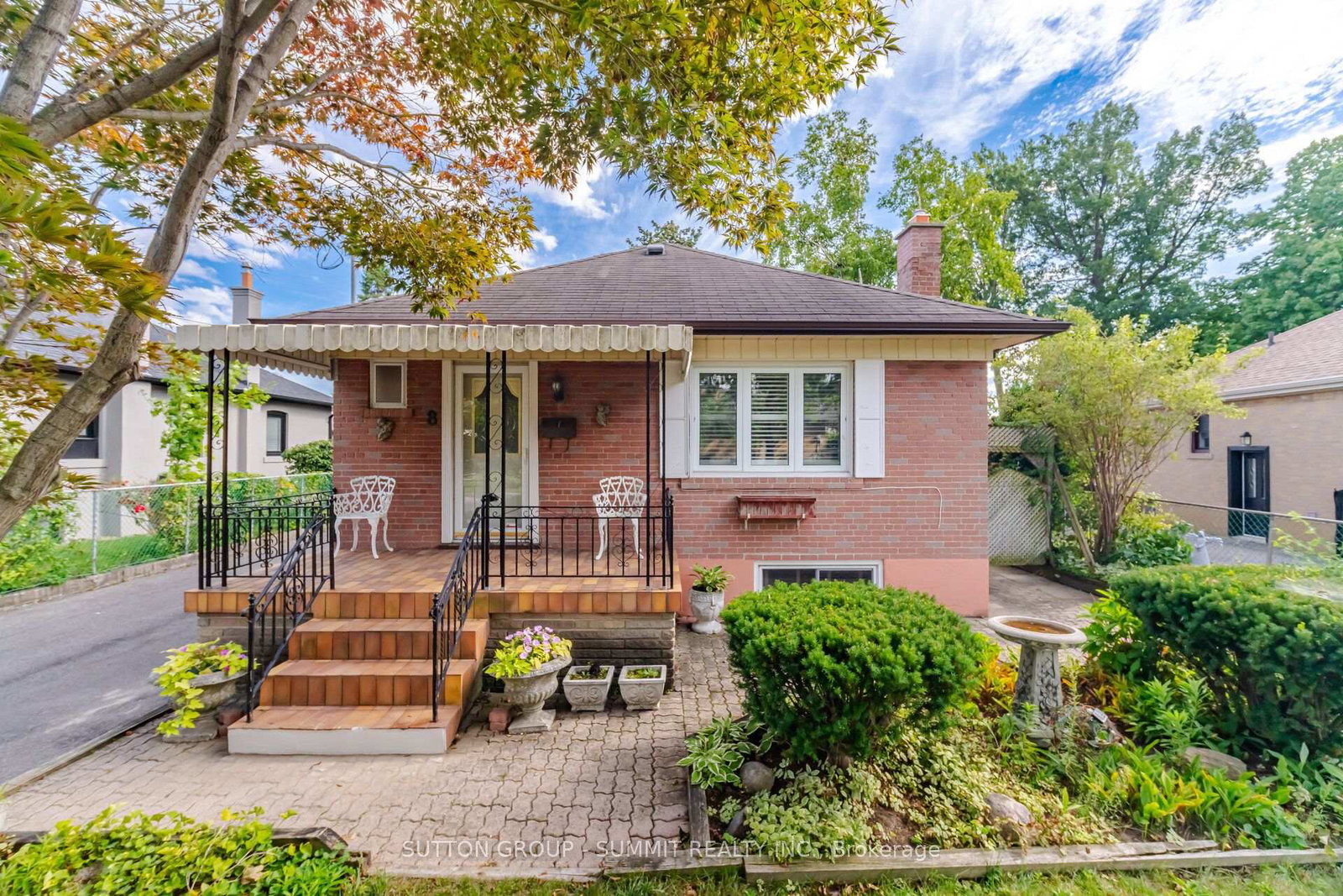 8-woolton-crescent-toronto-north-york-ontario-w13773484