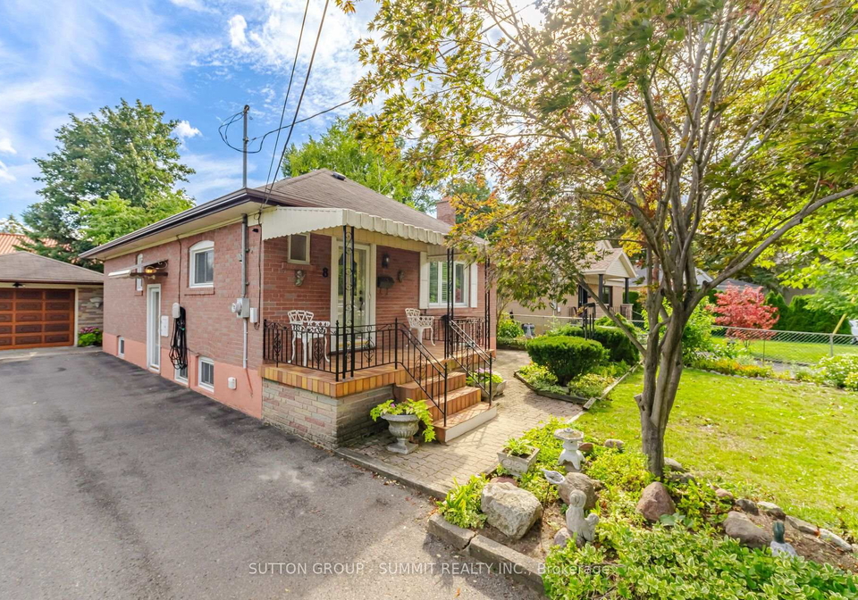 8-woolton-crescent-toronto-north-york-ontario-w13773484
