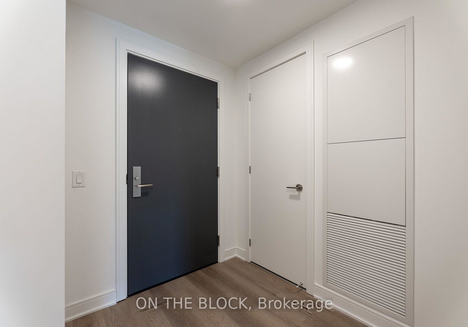 86-dundas-street-e-mississauga-ontario-w13773672