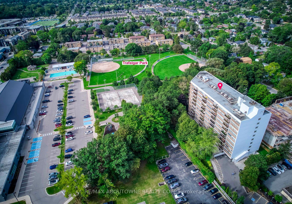 212-kerr-street-oakville-ontario-w13773690