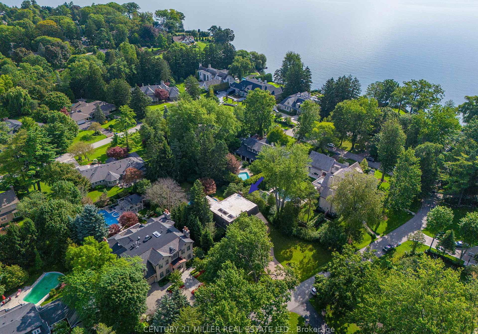 16-colonial-crescent-oakville-ontario-w13774358