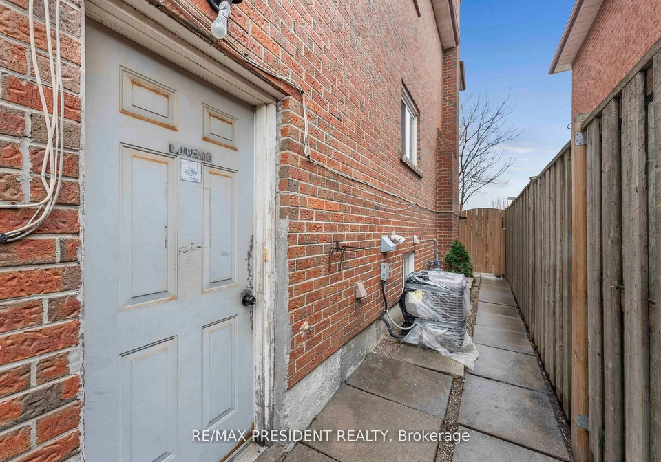 3952-longo-circle-mississauga-ontario-w13774912