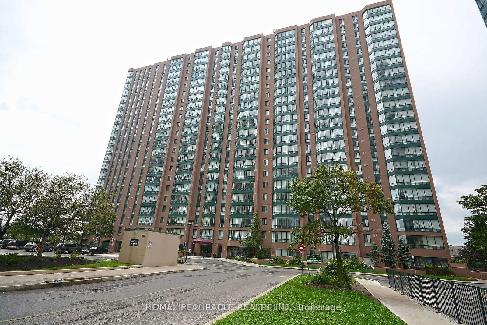 155-hillcrest-avenue-mississauga-ontario-w13775078