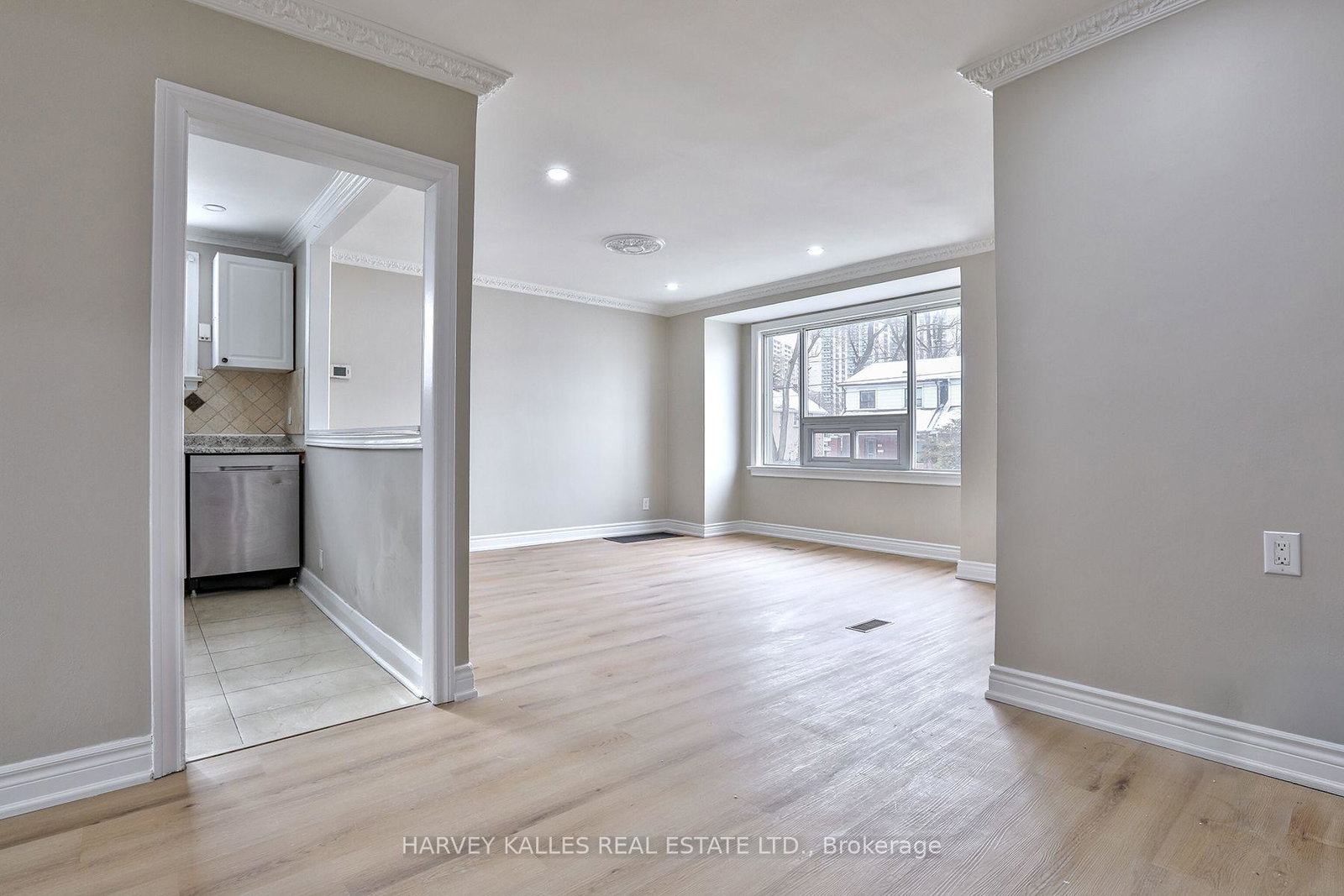 1239-jane-street-toronto-north-york-ontario-w13775724