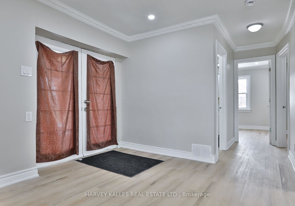 1239-jane-street-toronto-north-york-ontario-w13775724