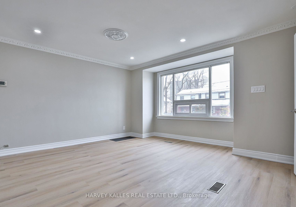 1239-jane-street-toronto-north-york-ontario-w13775724