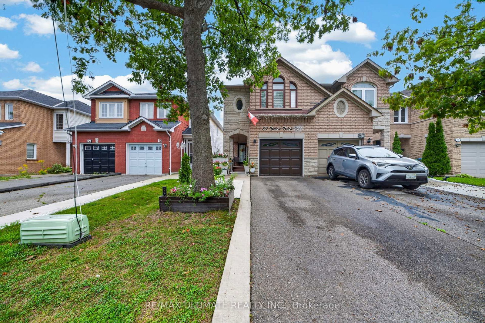 82-yellow-brick-road-brampton-ontario-w13776174