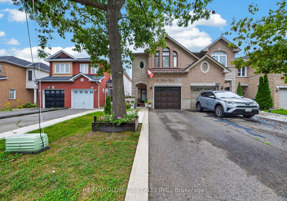82-yellow-brick-road-brampton-ontario-w13776174