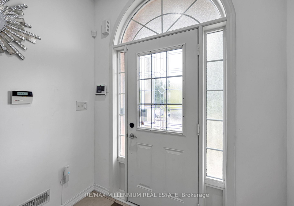 39-decker-hollow-circle-brampton-ontario-w13776650