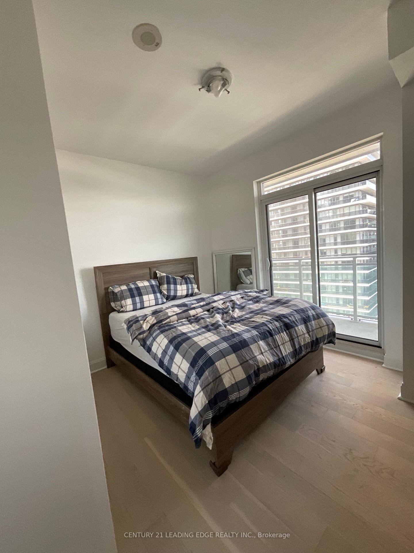 33-shore-breeze-drive-se-toronto-etobicoke-ontario-w13776974