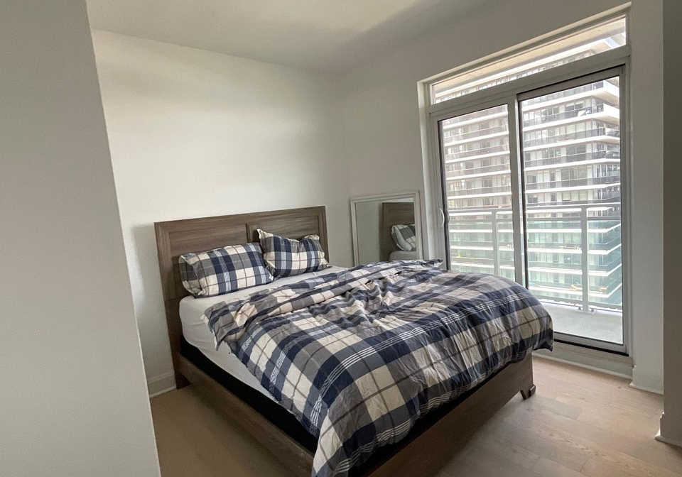33-shore-breeze-drive-se-toronto-etobicoke-ontario-w13776974