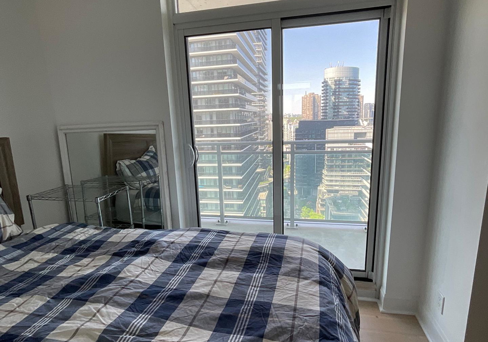 33-shore-breeze-drive-se-toronto-etobicoke-ontario-w13776974
