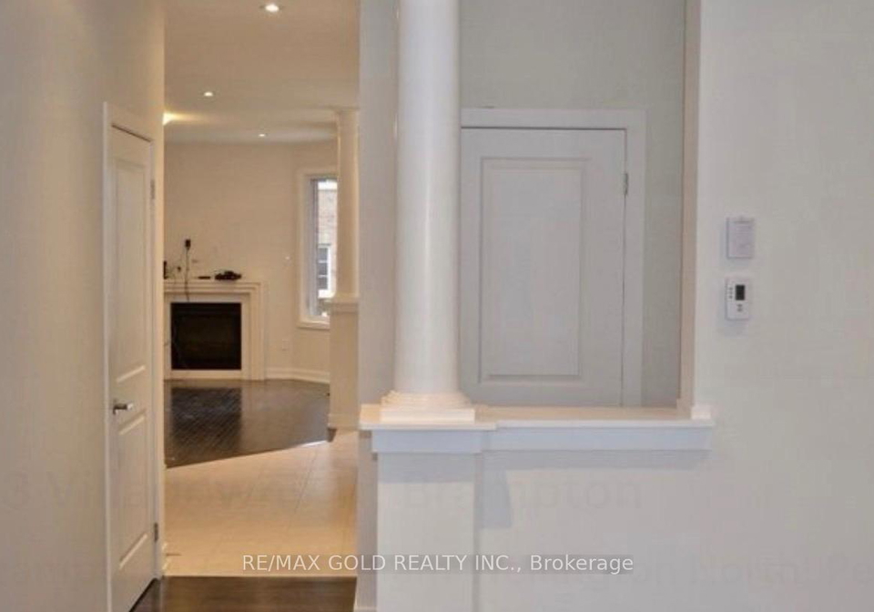 33-villadowns-trail-brampton-ontario-w13777110