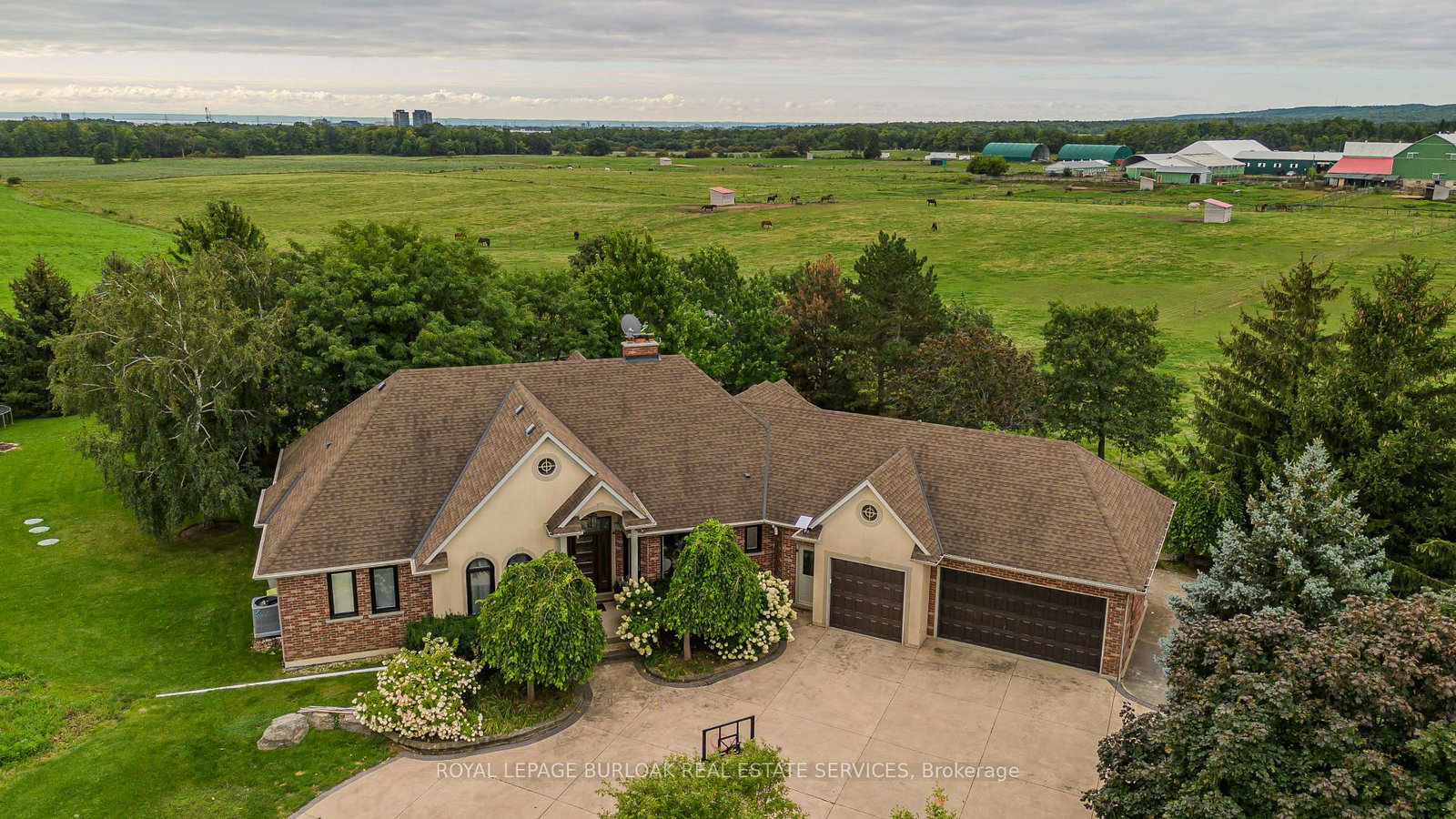 5200-2-side-road-burlington-ontario-w13777114