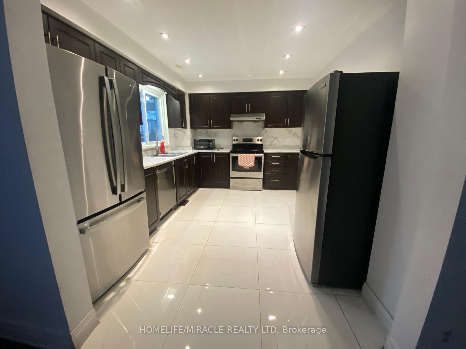 127-fanshawe-drive-brampton-ontario-w13777212