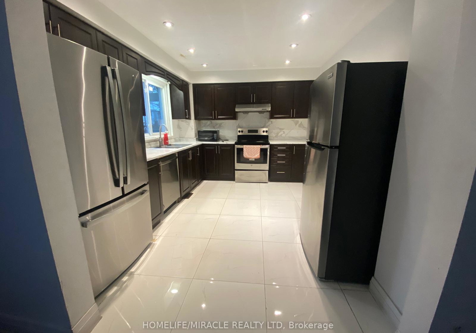 127-fanshawe-drive-brampton-ontario-w13777212