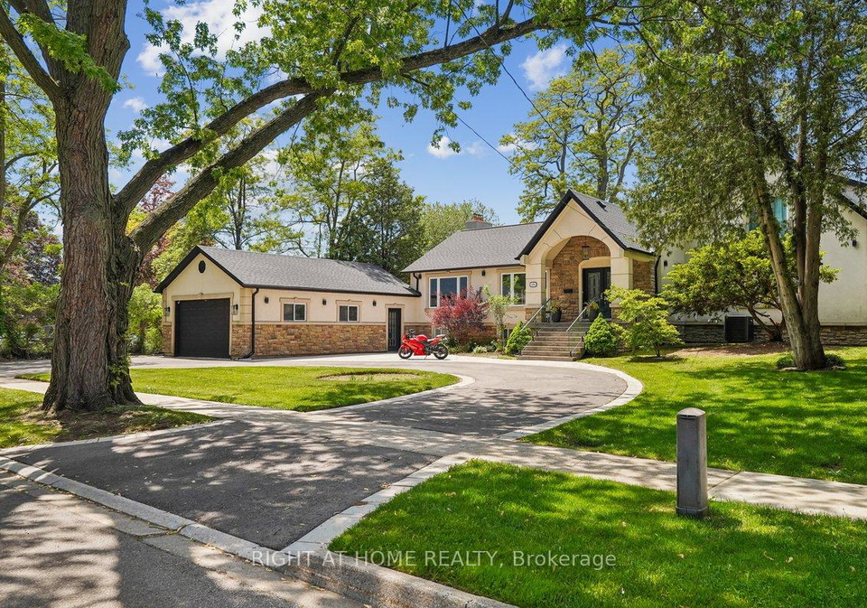 2090-stonehouse-crescent-mississauga-ontario-w13777572