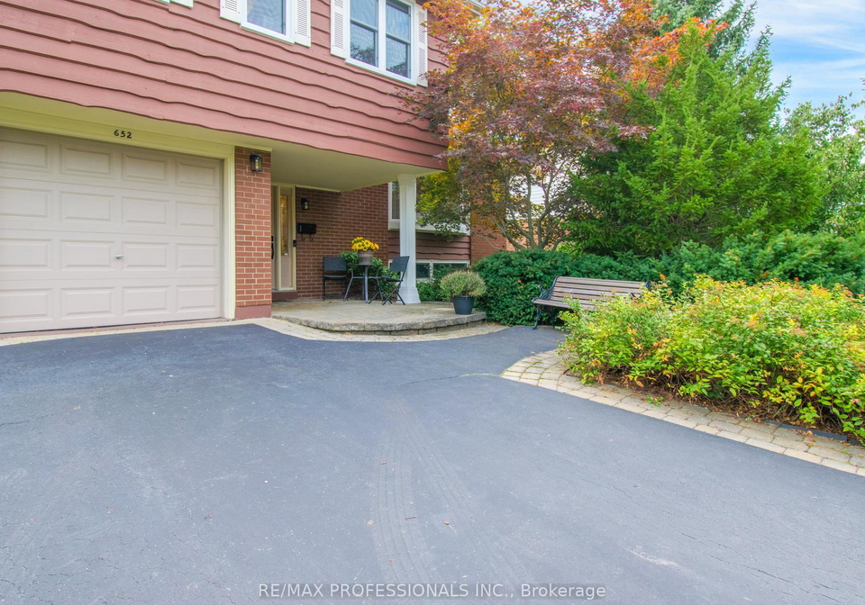 652-meadow-lane-burlington-ontario-w13778122