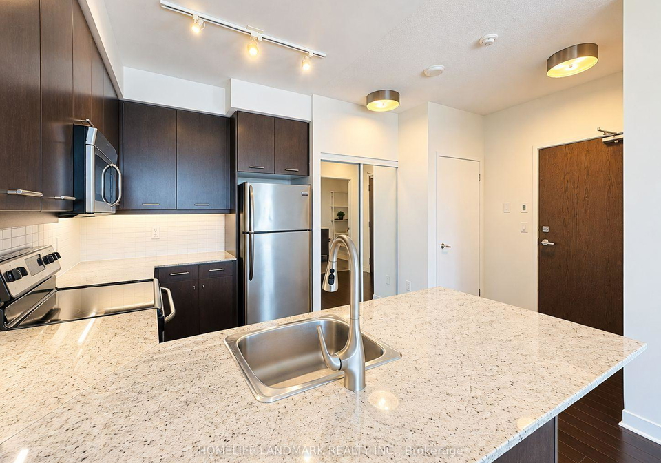 360-square-one-drive-mississauga-ontario-w13778278