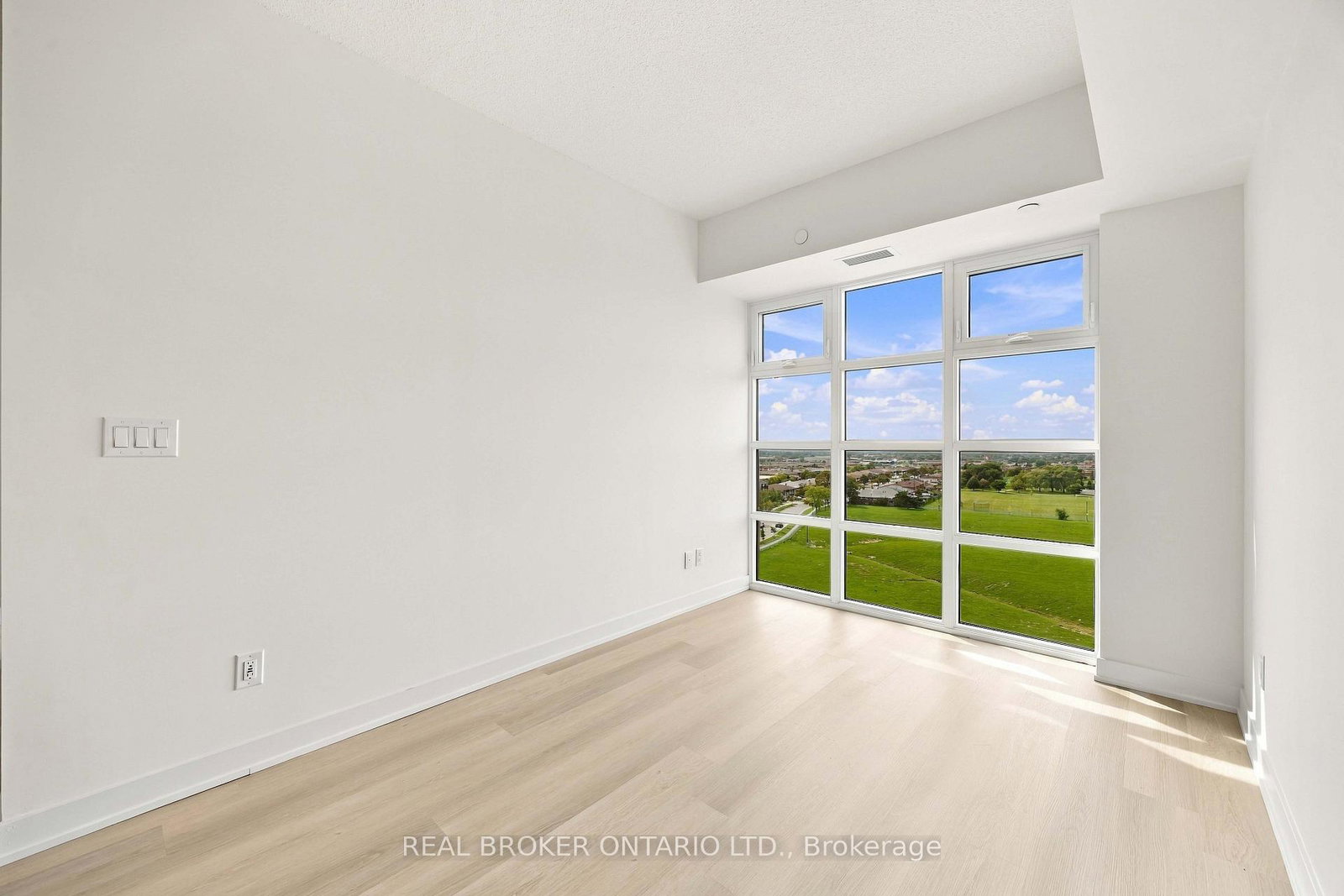 2825-jane-street-toronto-york-ontario-w13778334