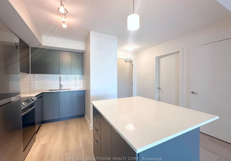 3385-dundas-street-w-toronto-toronto-ontario-w13778500