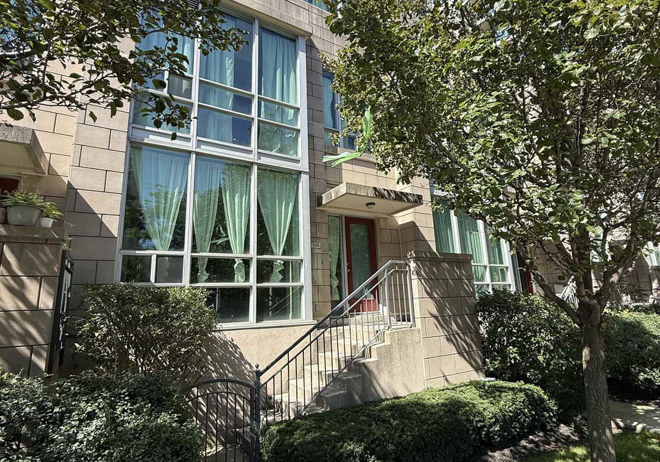 70-absolute-avenue-mississauga-ontario-w13778780