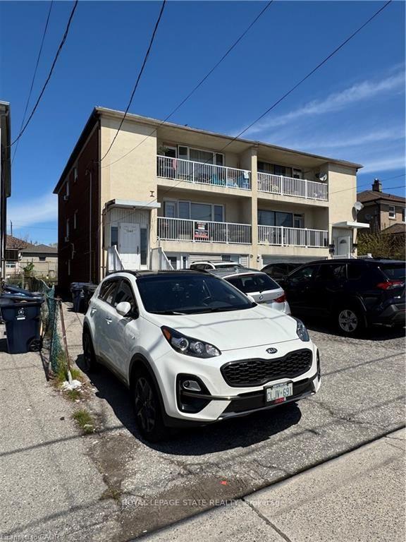 1364-wilson-avenue-toronto-york-ontario-w13778798